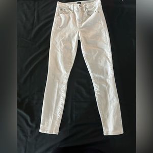 Gap, True Skinny, White Jeans
Sz 2/26
Good Condition.